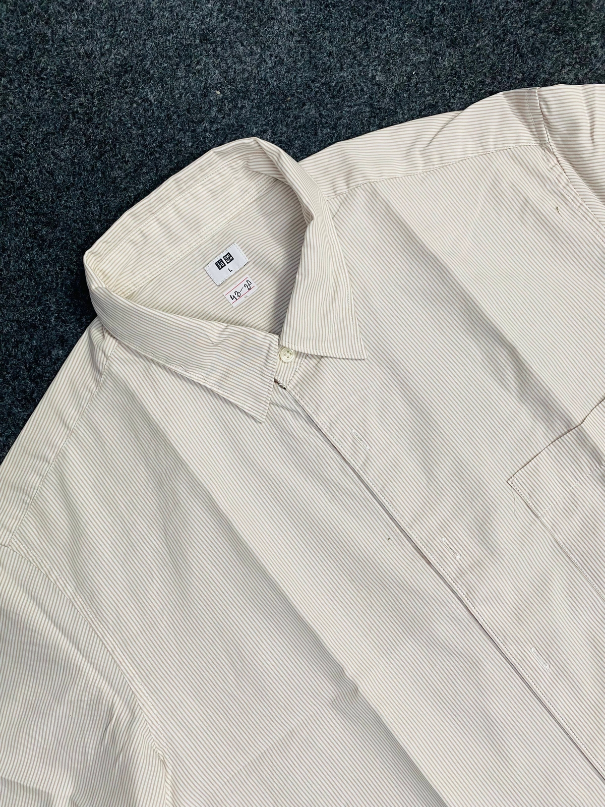 UNIQLO (L/XL) - Half Sleeve
